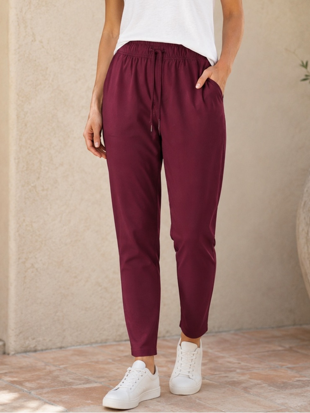Aritzia The Constant Burgundy Athleisure Jogger Pants Drawstring Stretch Size L